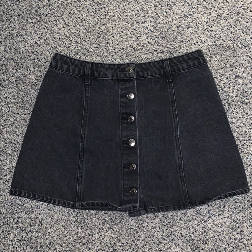 a black forever 21 midi skirt
